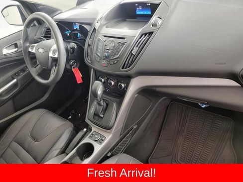 Used 2016 Ford Escape SE w/ SE Chrome Package FWD image 18