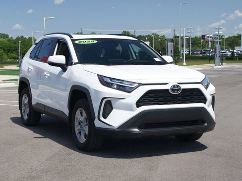Used 2025 Toyota RAV4 XLE w/ Convenience Package FWD image 2