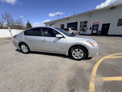 Used 2010 Nissan Altima Hybrid Sedan image 5