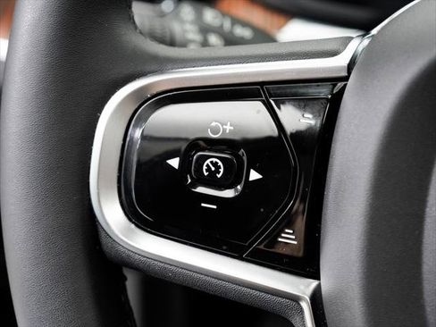 Used 2023 Volvo XC60 B5 Ultimate w/ Climate Package AWD/4WD image 12