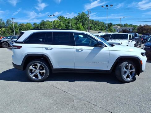New 2026 Jeep Grand Cherokee Limited AWD/4WD image 3