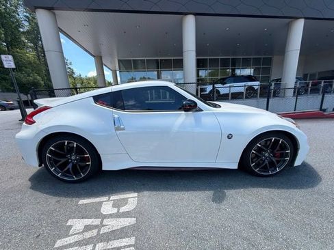 Used 2016 Nissan 370Z NISMO RWD image 5