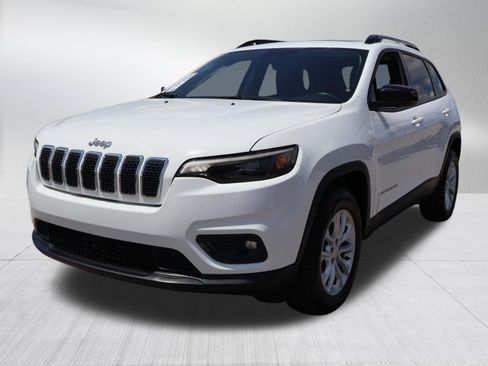 Used 2022 Jeep Cherokee Latitude Lux w/ Sun & Sound Group AWD/4WD image 3