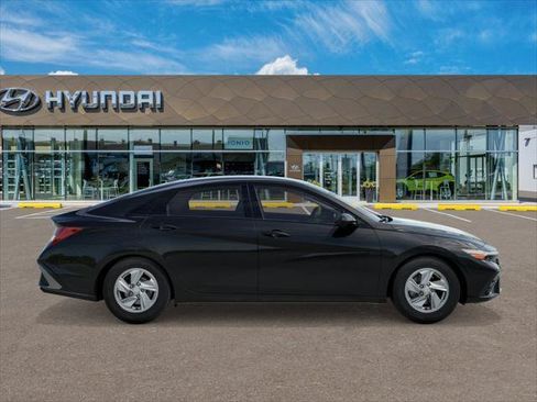 New 2026 Hyundai Elantra SE FWD image 7