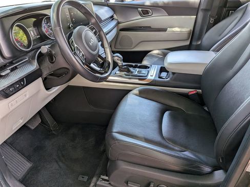 Used 2024 Kia Carnival LX FWD image 15