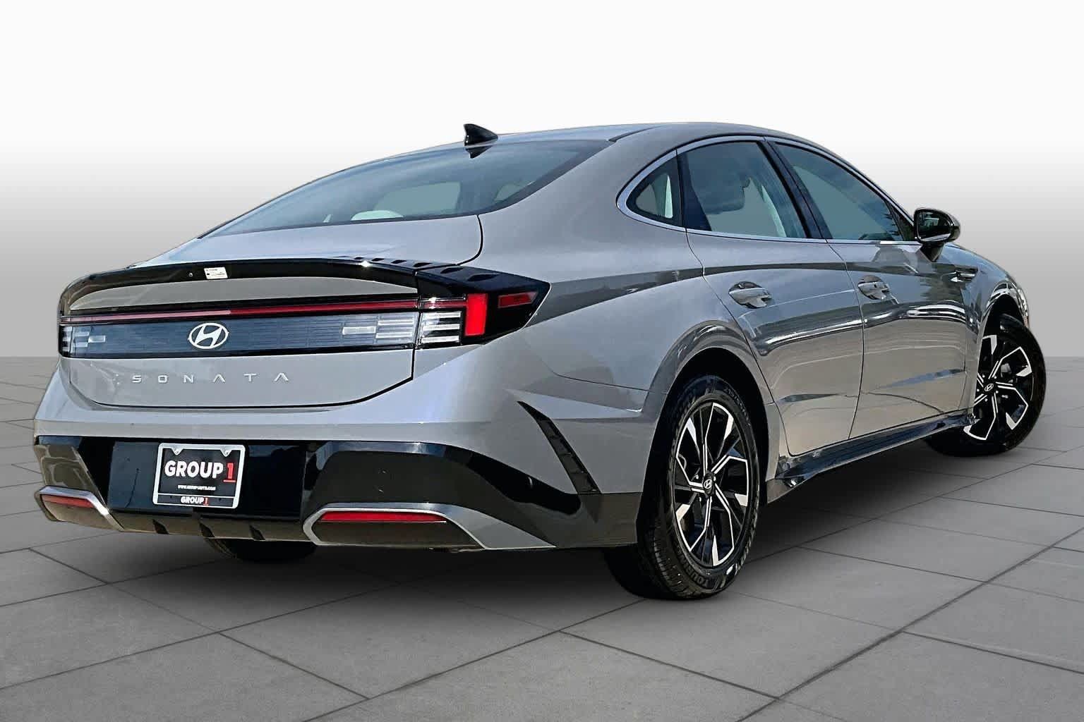 Used 2025 Hyundai Sonata SEL FWD image 12