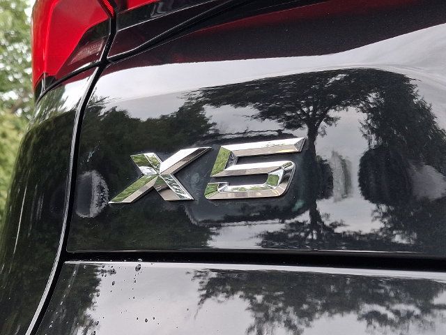 Used 2024 BMW X5 xDrive50e w/ M Sport Package AWD/4WD image 31