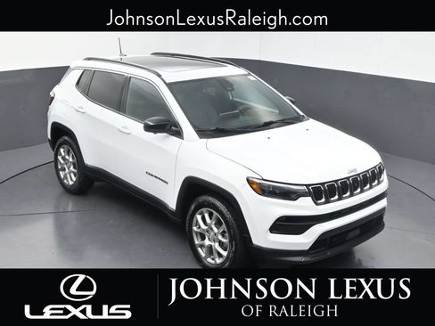 Used 2023 Jeep Compass Latitude w/ Sun and Sound Group AWD/4WD image 22