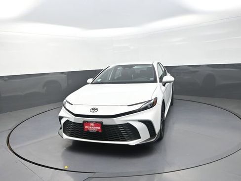 Used 2025 Toyota Camry SE w/ Convenience Package image 42