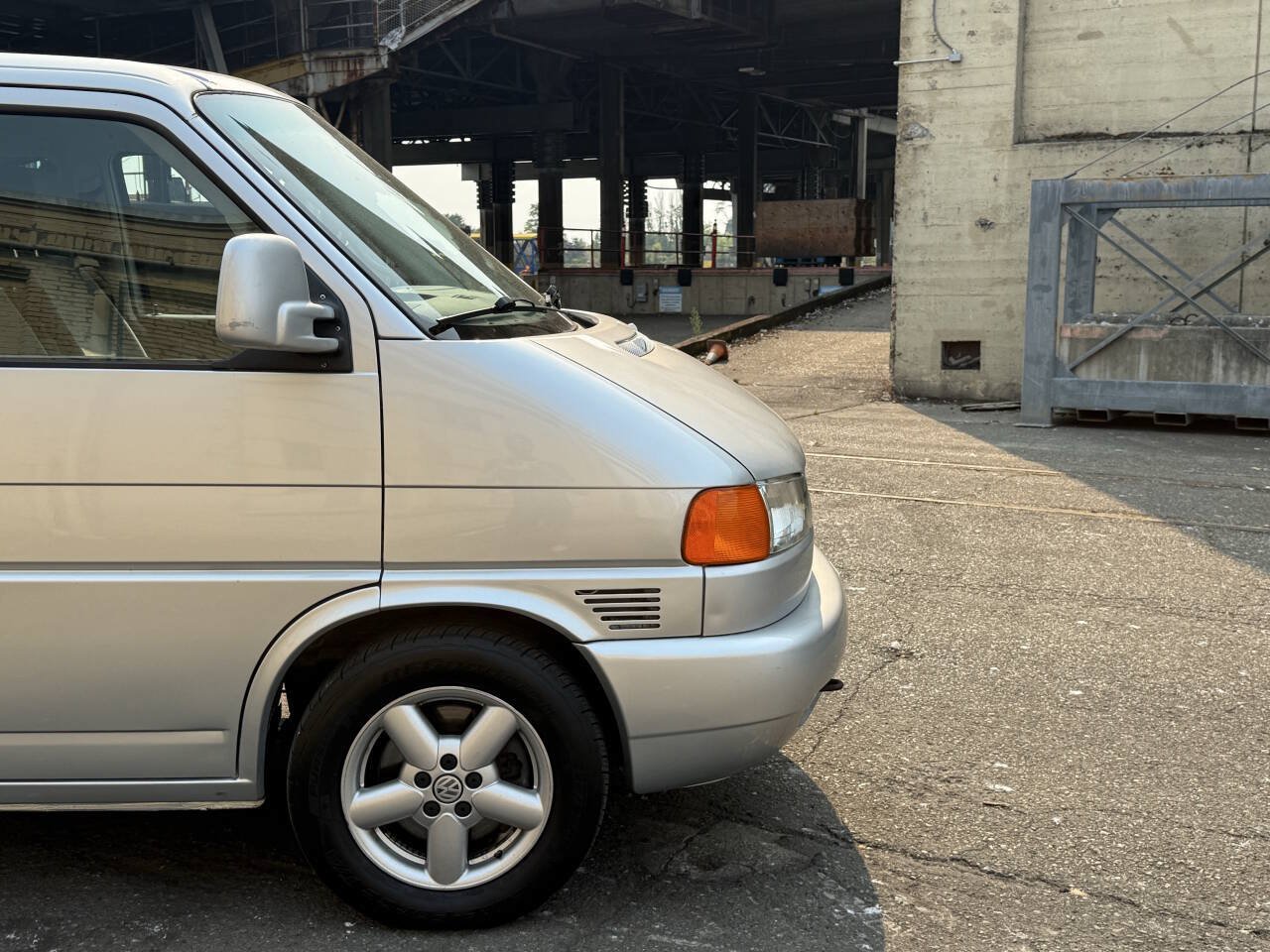 Used 2003 Volkswagen Eurovan MV FWD image 28
