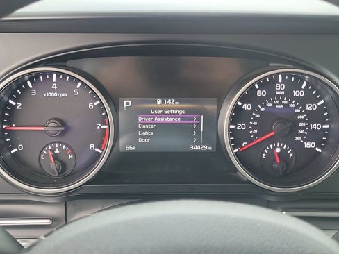 Used 2024 Kia Carnival LX FWD image 10