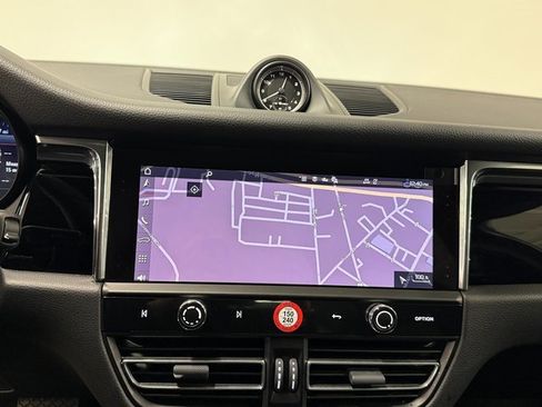 Certified 2026 Porsche Macan image 20