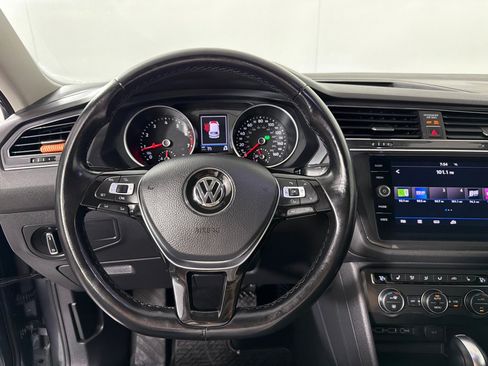 Used 2018 Volkswagen Tiguan SE w/ Panoramic Sunroof Package FWD image 15