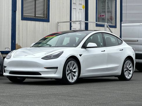 Used 2022 Tesla Model 3 Long Range AWD/4WD image 8