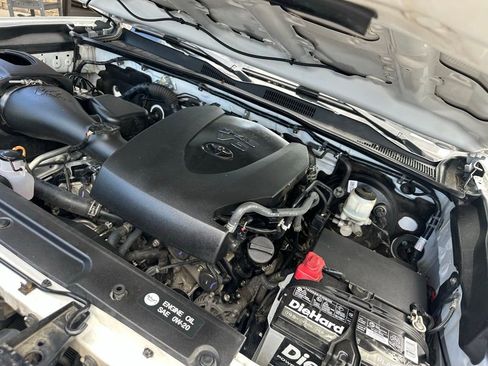 Used 2019 Toyota Tacoma SR5 RWD image 34