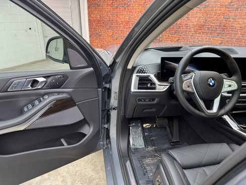 Used 2026 BMW X7 xDrive40i image 9