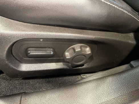 Used 2016 Ford Taurus SEL w/ Equipment Group 201A image 16