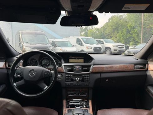 Used 2011 Mercedes-Benz E 550 4MATIC Sedan image 16