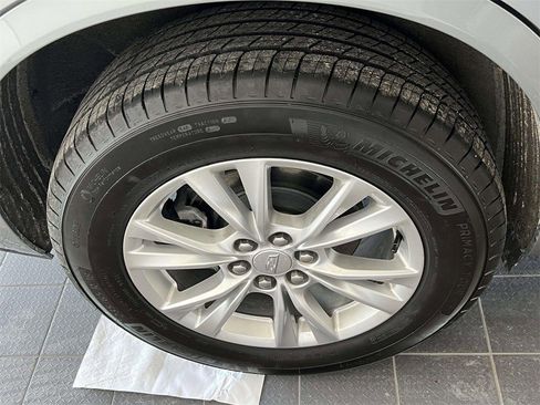 Certified 2025 Cadillac XT6 Luxury image 8