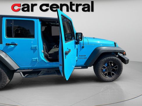 Used 2018 Jeep Wrangler Unlimited Sport S AWD/4WD image 13