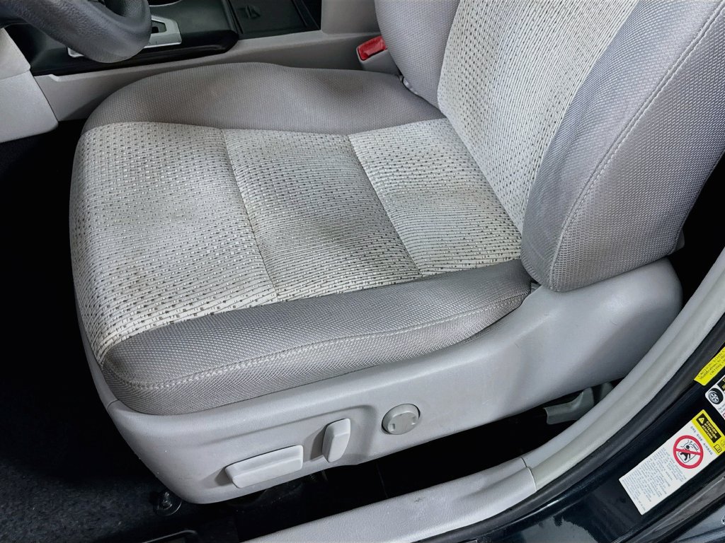 Used 2013 Toyota Camry LE FWD image 21