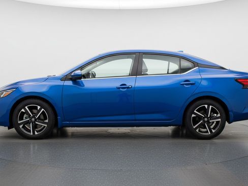 Used 2025 Nissan Sentra SV image 5