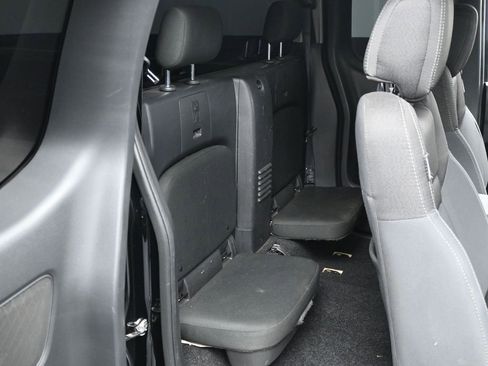 Used 2023 Nissan Frontier SV w/ Tow Package image 27