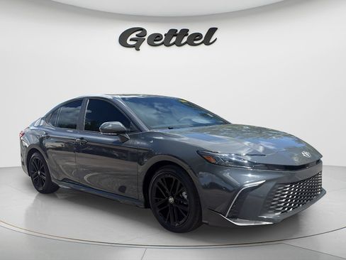 Used 2026 Toyota Camry SE w/ Multimedia Upgrade Package FWD image 2