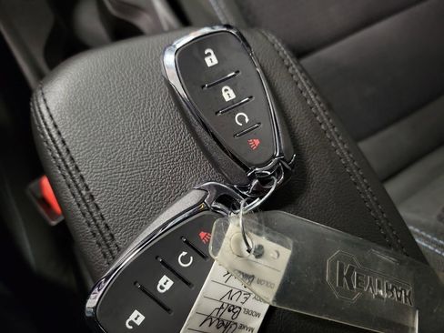 Used 2022 Chevrolet Bolt EUV LT w/ Comfort Package image 16