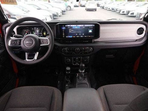 Used 2025 Jeep Wrangler Unlimited Sahara AWD/4WD image 22