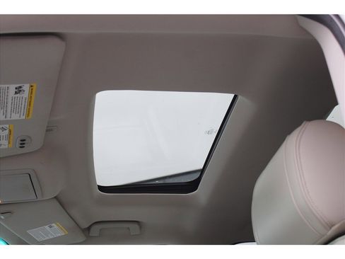 Used 2017 Ford Explorer Platinum image 10