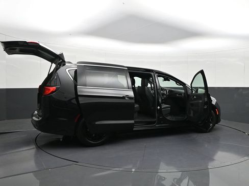 Used 2026 Chrysler Voyager LX FWD image 42