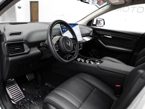 Used 2023 VinFast VF 8 Eco AWD/4WD image 3