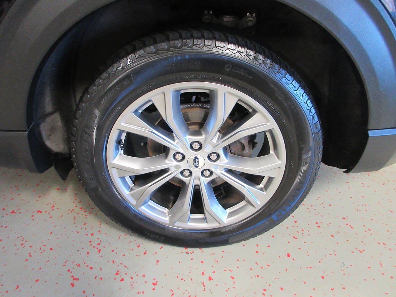Used 2021 Ford Explorer Limited w/ Equipment Group 301A AWD/4WD image 16