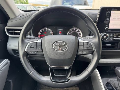 Used 2021 Toyota Highlander LE AWD/4WD image 8