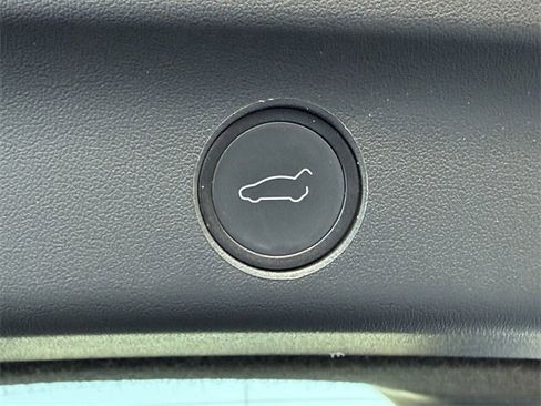 Used 2020 Tesla Model Y Long Range image 26