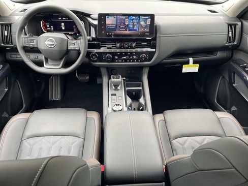 New 2026 Nissan Pathfinder Platinum w/ Lighting Package AWD/4WD image 16