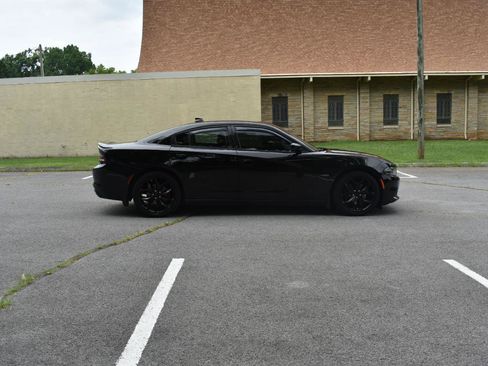 Used 2018 Dodge Charger R/T w/ Premium Group RWD image 8