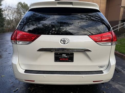 Used 2014 Toyota Sienna Limited image 6