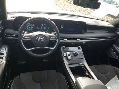 Used 2024 Hyundai Palisade Calligraphy image 9
