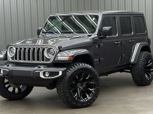 Used 2025 Jeep Wrangler Unlimited Sahara w/ Safety Group AWD/4WD image 1