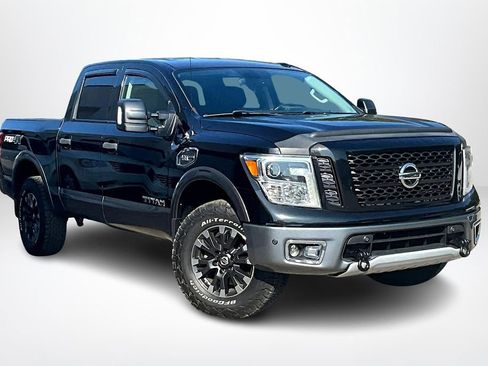 Used 2017 Nissan Titan S image 3