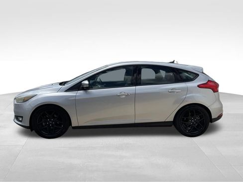 Used 2016 Ford Focus SE w/ Equipment Group 201A FWD image 8
