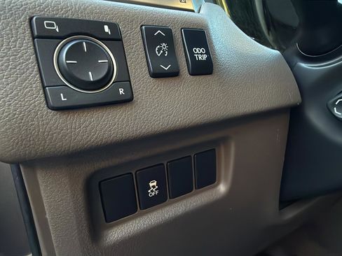 Used 2017 Lexus GX 460 Premium w/ Navigation Package image 24