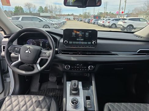 Used 2023 Mitsubishi Outlander SEL 40th Anniversary image 13