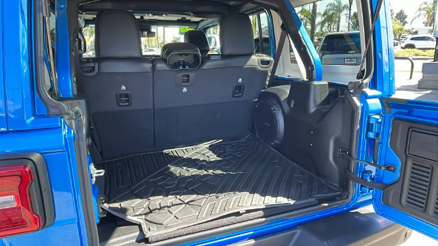 Used 2023 Jeep Wrangler Unlimited Rubicon 392 w/ Xtreme Recon 35" Tire Package AWD/4WD image 35