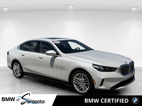 Certified 2025 BMW 530i RWD image 1