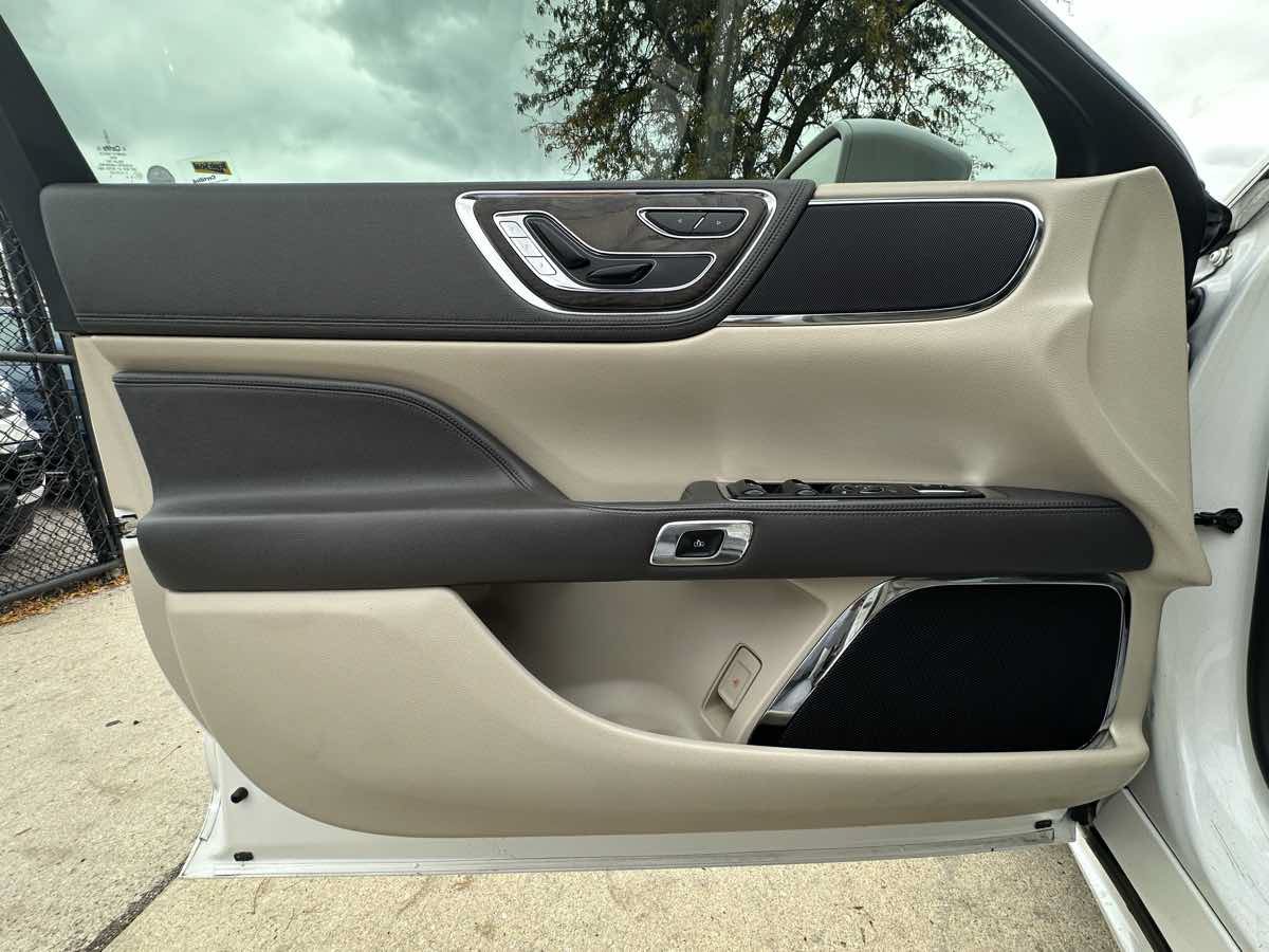 Used 2017 Lincoln Continental Select FWD image 20
