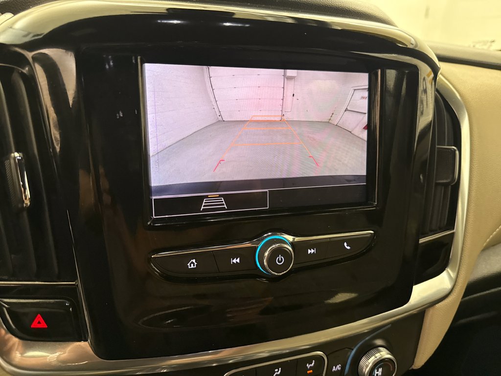 Used 2023 Chevrolet Traverse LS FWD image 19