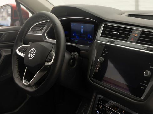 Used 2022 Volkswagen Tiguan SE w/ Panoramic Sunroof Package image 29